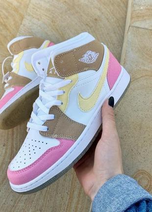 Nike air jordan 1 pink white
multicolor яскраві жіночі високі кросівки найк джордан білі рожеві жовті высокие разноцветные кроссовки розовые желтые9 фото