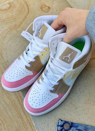 Nike air jordan 1 pink white
multicolor яскраві жіночі високі кросівки найк джордан білі рожеві жовті высокие разноцветные кроссовки розовые желтые10 фото