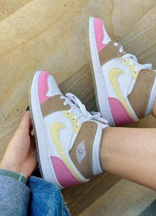 Nike air jordan 1 pink white multicolor яскраві жіночі високі кросівки найк джордан білі рожеві жовті высокие разноцветные кроссовки розовые желтые