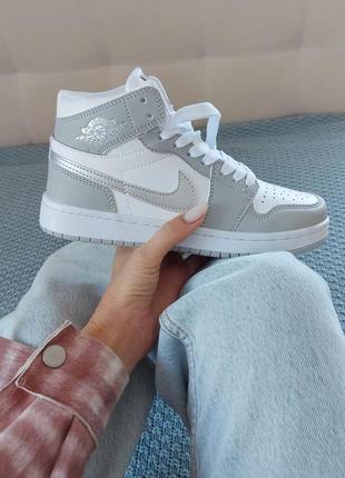 Nike air jordan 1 silver/grey/white жіночі високі кросівки найк джордан сірі срібні женские высокие брендовые кроссовки серебряные серые3 фото