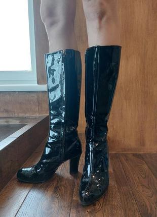 Кожаные лакированные сапоги clarks