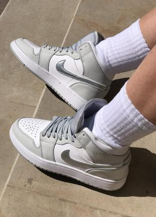 Nike air jordan 1 silver/grey/white жіночі високі кросівки найк джордан сірі срібні женские высокие брендовые кроссовки серебряные серые2 фото