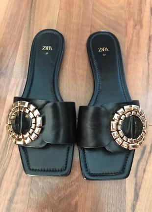 Шльопанці zara