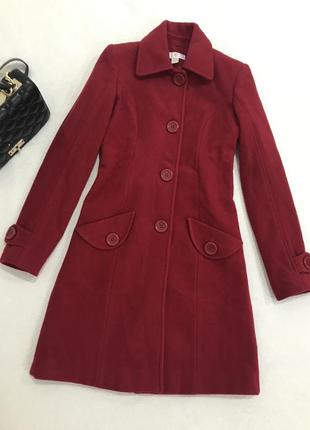 Пальто насиченого червоного кольору