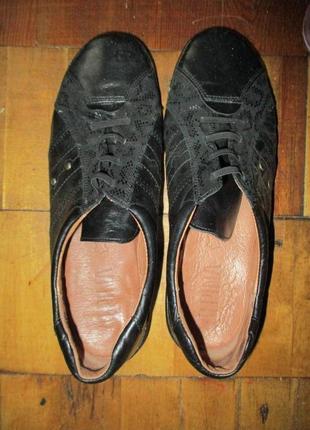 Кожаные черные туфли на низком1 фото