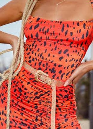 Яскрава сукня в помаранчевий леопардовий принт prettylittlething