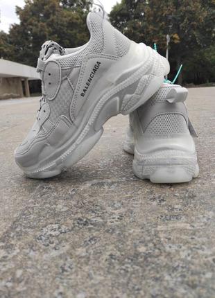 Класні кросівки баленсіага