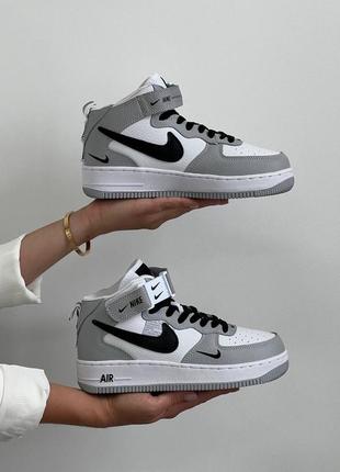 Nike air force mid utility white grey жіночі високі кросівки найк сірі білі женские высокие брендовые топовые кроссовки серые белые10 фото