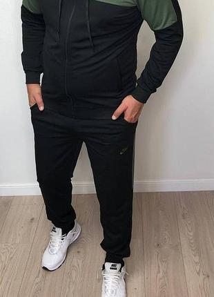 Мужской чёрно-зелёный спортивный костюм nike чоловічий спортивний костюм nike