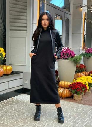 Чорне плаття з капюшоном. сукня міді на флісі
