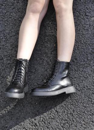 Демісезонні черевики на байці чорного кольору