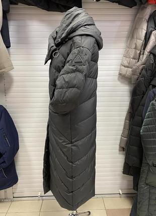 Зимний пуховик пальто с обьемным воротником,глубоким капюшоном.