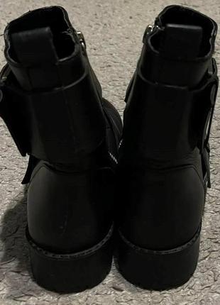 Оригінал.шкіряні жіночі черевики-ботильйони з пряжкою stradivarius5 фото