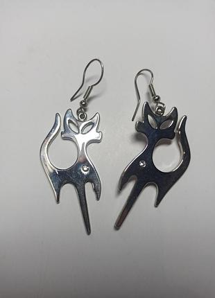 Сережки, сережки коти