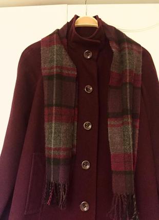 Драповое полупальто с шарфом