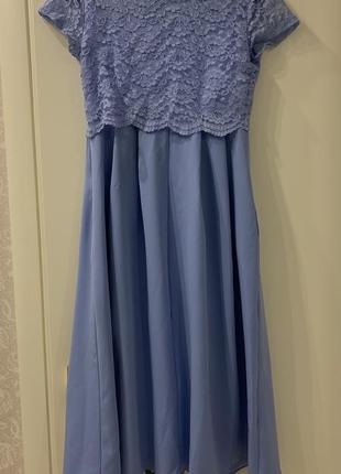 Вечірня сукня-міді небесного кольору з мереживом2 фото