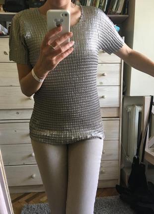 Стильна срібляста блузка футболка фактурна в луску типо cos 10-12-14