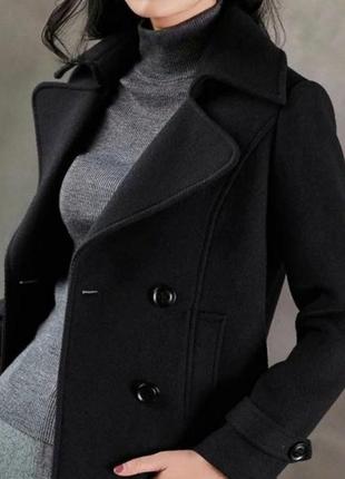 Двобортне класичне чорне коротке пальто від atmosphere