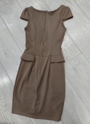 Платье zara basic с боковой баской цвета капучино xs-426 фото