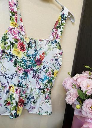 Дуже красивий топ stradivarius в яскравий квітковий принт