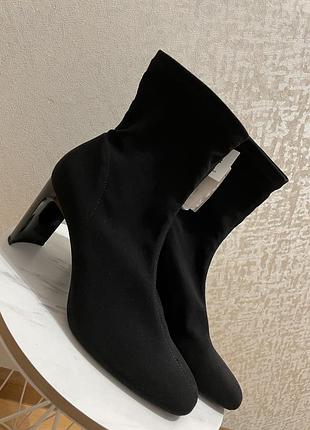 Підбори, каблуки bershka