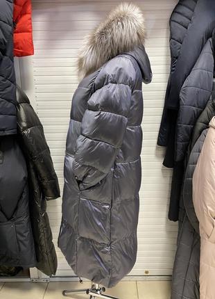 Стильное зимнее пальто, пуховик с мехом чернобурки.