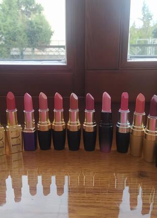 Насичена губна помада ultra colour rich від avon ("еволюція кольору") відтінок never so nude5 фото