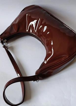 Лаковая коричневая сумочка6 фото