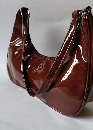 Лаковая коричневая сумочка4 фото