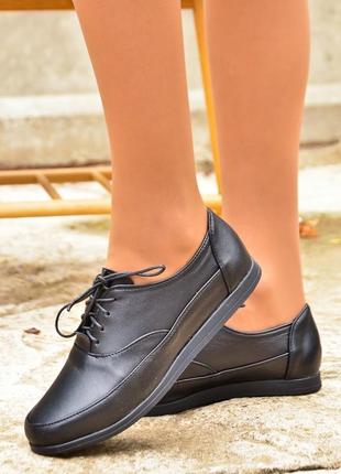 Жіночі класичні туфлі броги шнурівка