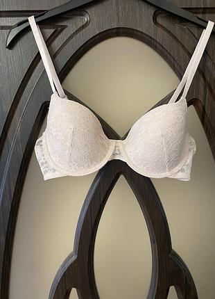 Шикарний, ажурний, світло молочний, бюстгальтер.