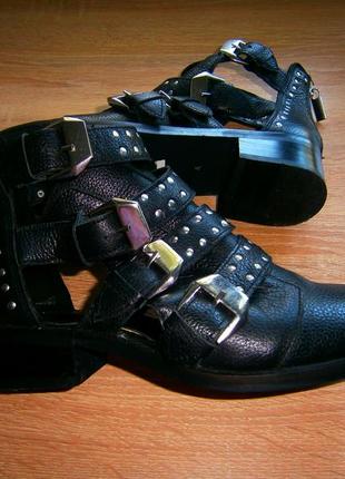 Стильні відкриті жіночі черевики з натуральної шкіри.