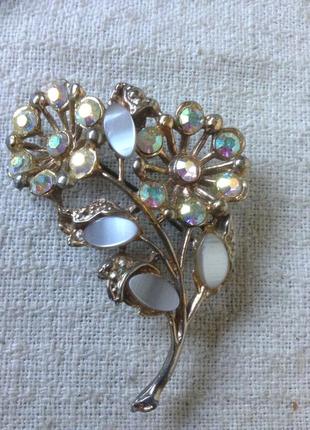 Брошь со знаком качества-возраст.