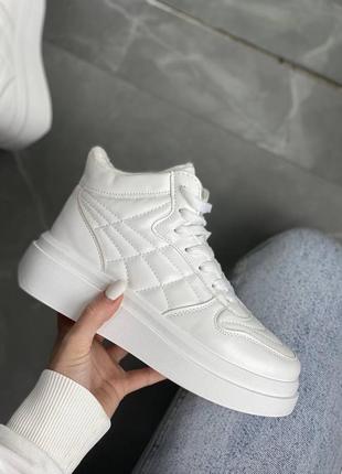 Кросівки високі