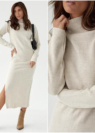 В'язана сукня міді з розрізом