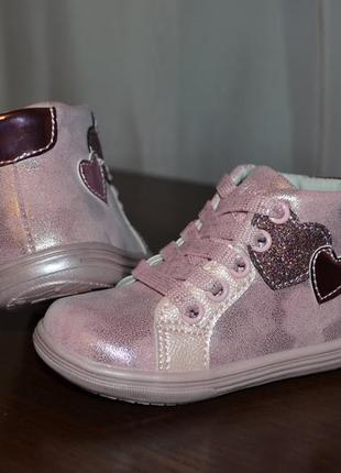 Красивые ботинки для девочки1 фото