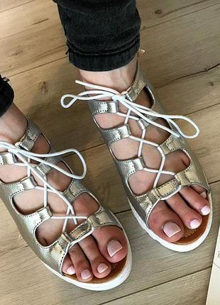 Золотисті сандалі/босоніжки 37 розміру