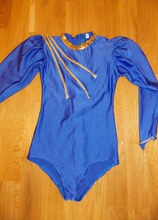 Очень красивый спортивный купальник с паетками и узорами.р-р146-160
