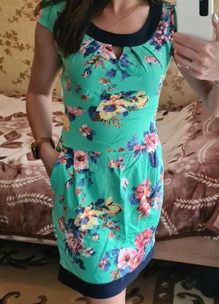 Літня сукня з квітками