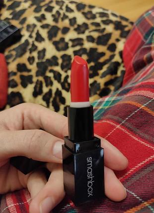 Красная помада для губ smashbox