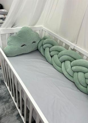 Бортик подушка (защита) в детскую кроватку велюр тучка фисташковый
