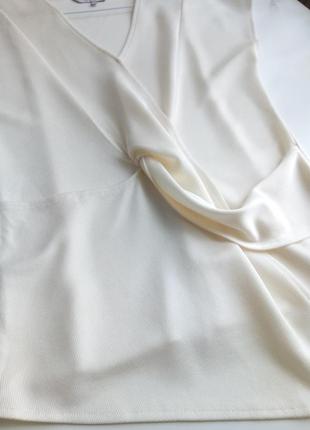 Оригинальная трикотажная блуза молочного цвета3 фото
