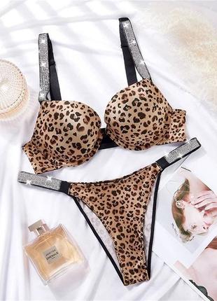 Шикарный комплект белья victorias secret