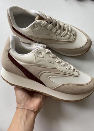 Кросівки oysho