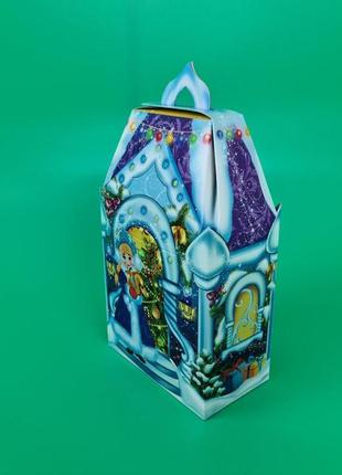Новогодняя коробка для конфет №222 (700гр) домик снегурочки (25 шт)
