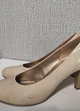 Лакированные туфли  от бренда gabor
