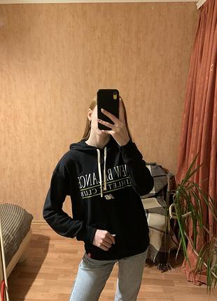 Худі від new balance essentials athletic club