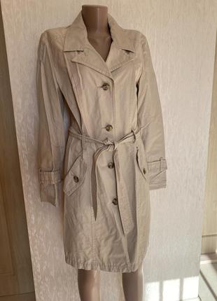 Фірмовий плащ бежевого кольору розміру 10
