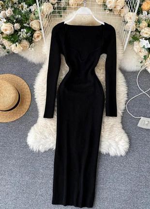 Облегающее платье миди с длинным рукавом и фигурным вырезом трикотажное женское платье в рубчик (черный)4 фото