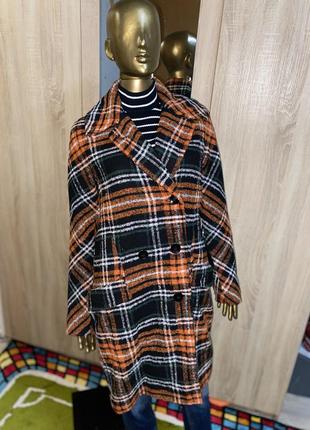 Пальто двубортне  жіноче в клітинку